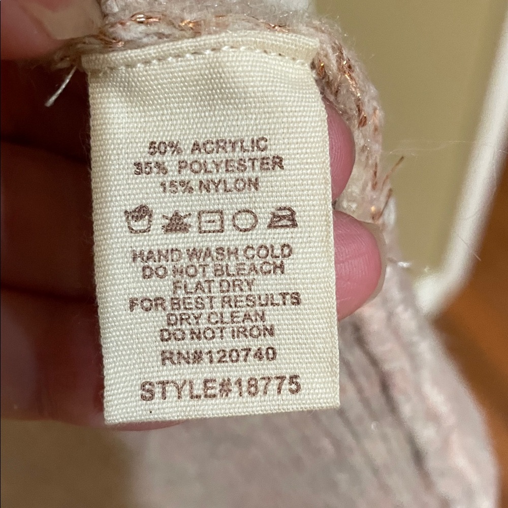 Mystree Women's blush w/rose gold metallic threading Cardigan Sweater NWT medium - Picture 8 of 8